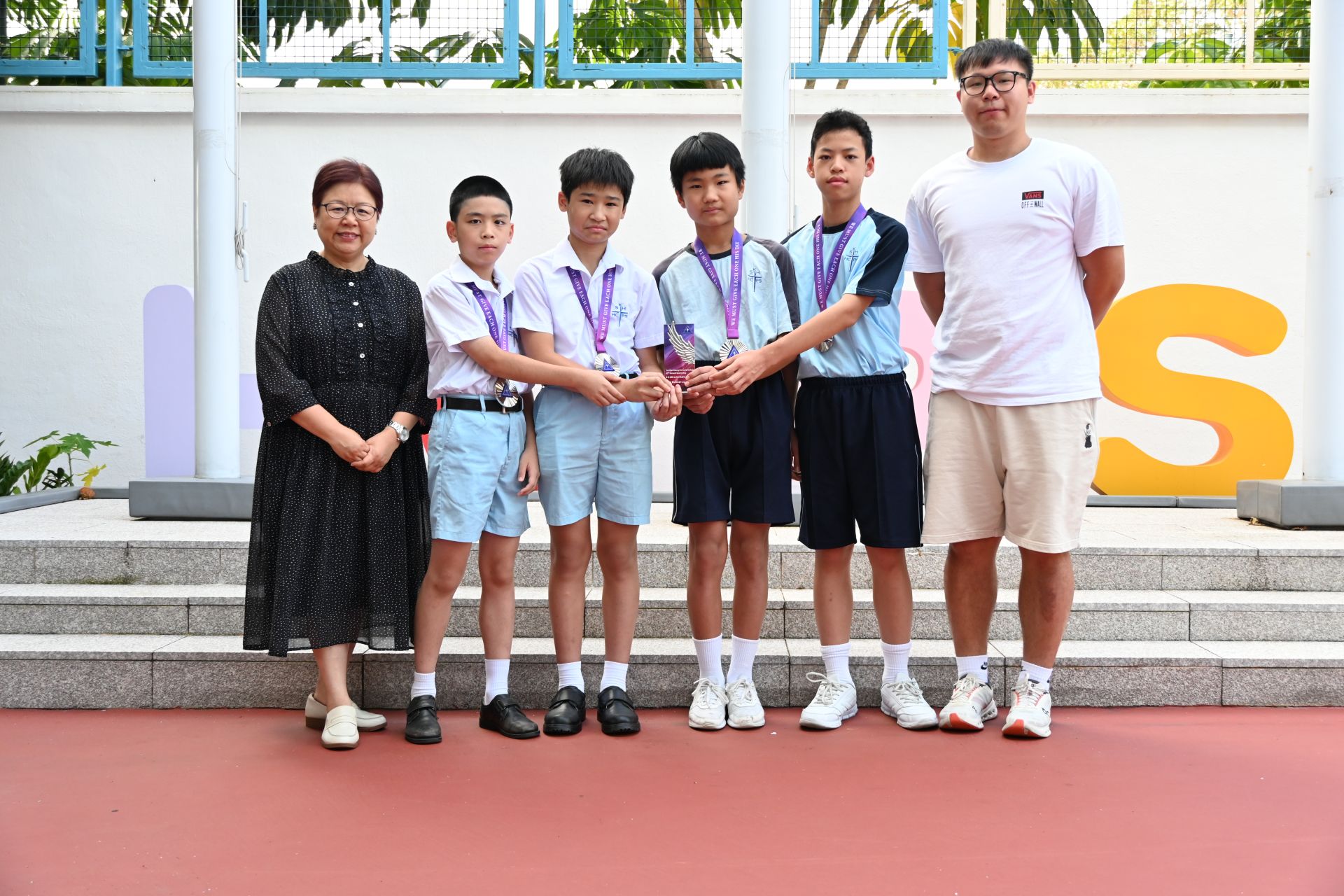 余振強紀念中學友校4x100米接力邀請賽